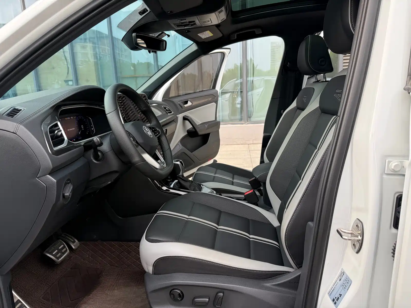 Фото 8 - Volkswagen T-ROC