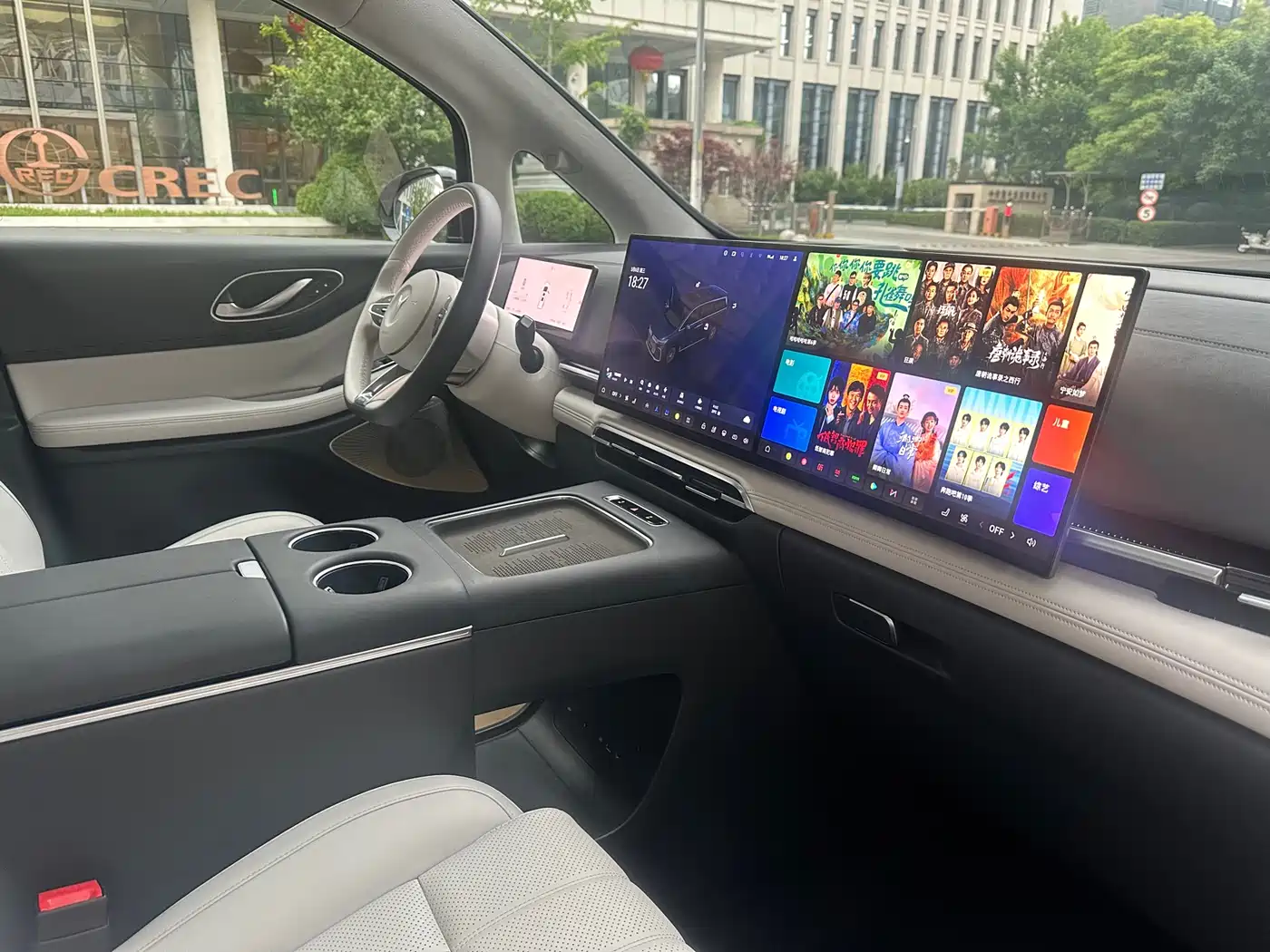 Voyah Auto Voyah Dreamer 2025 PHEV AWD Flagship Kunpeng Edition фото 9