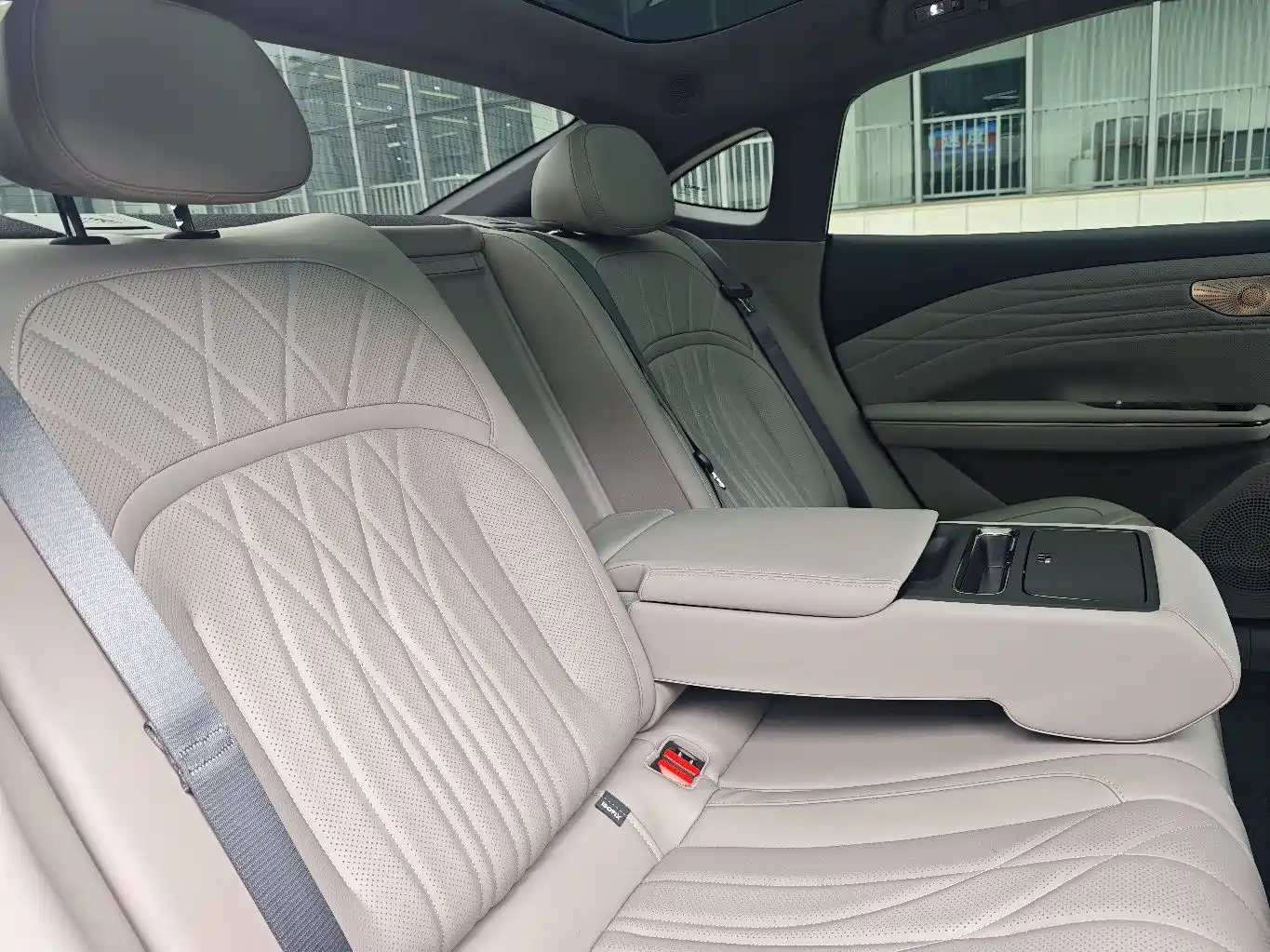 Geely Galaxy Galaxy Xingyao 8 2025 130km EM-P Starship Edition фото 26
