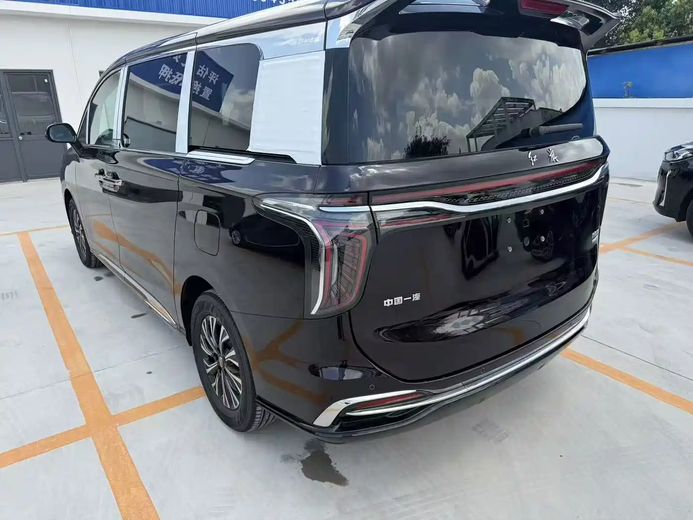 Hongqi HQ9 PHEV 2026 2024 Model 2.0T AWD Business Edition
