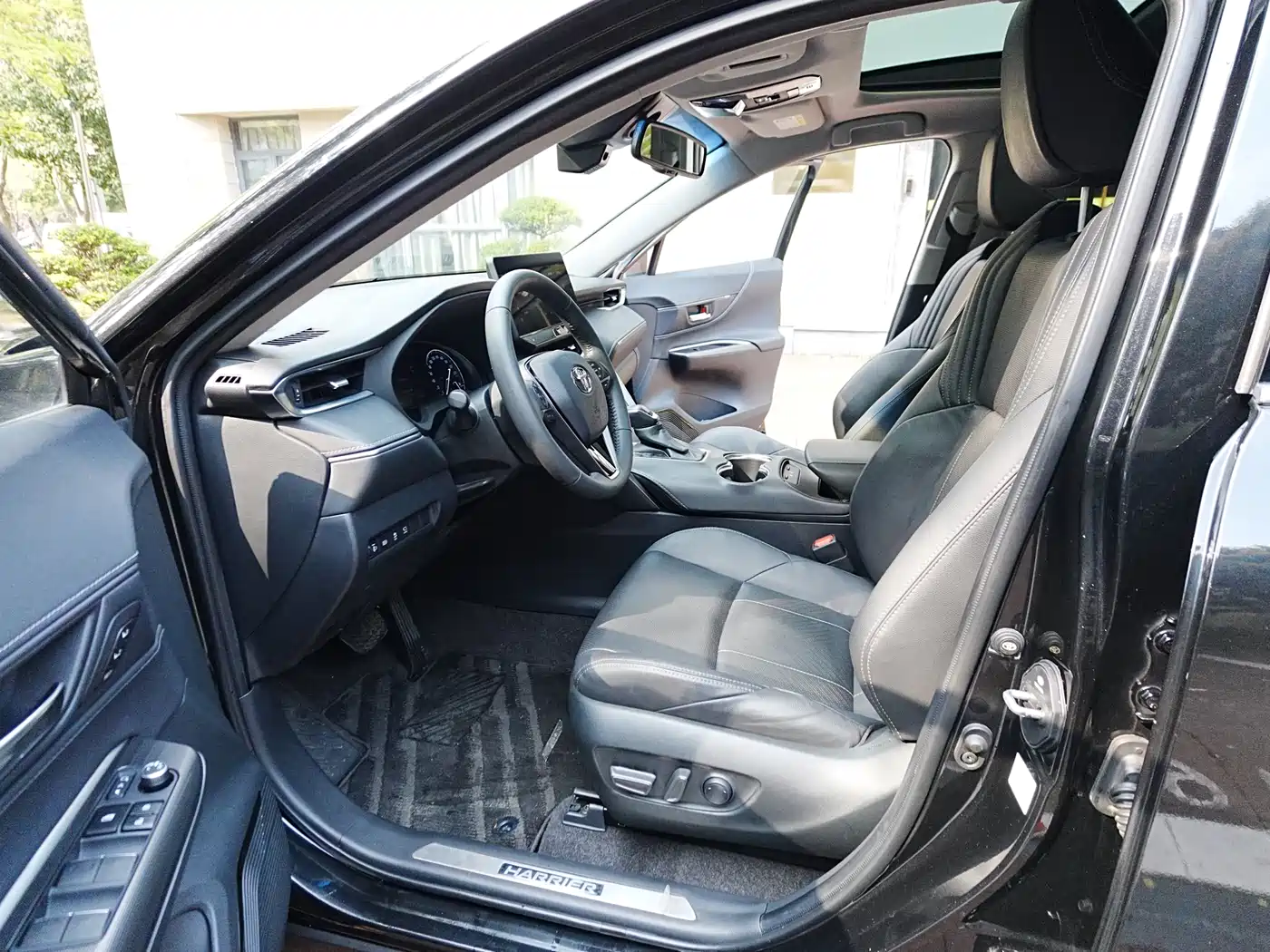 Toyota Lingfang HARRIER 2022 2.0L CVT 2WD Premium Edition фото 9