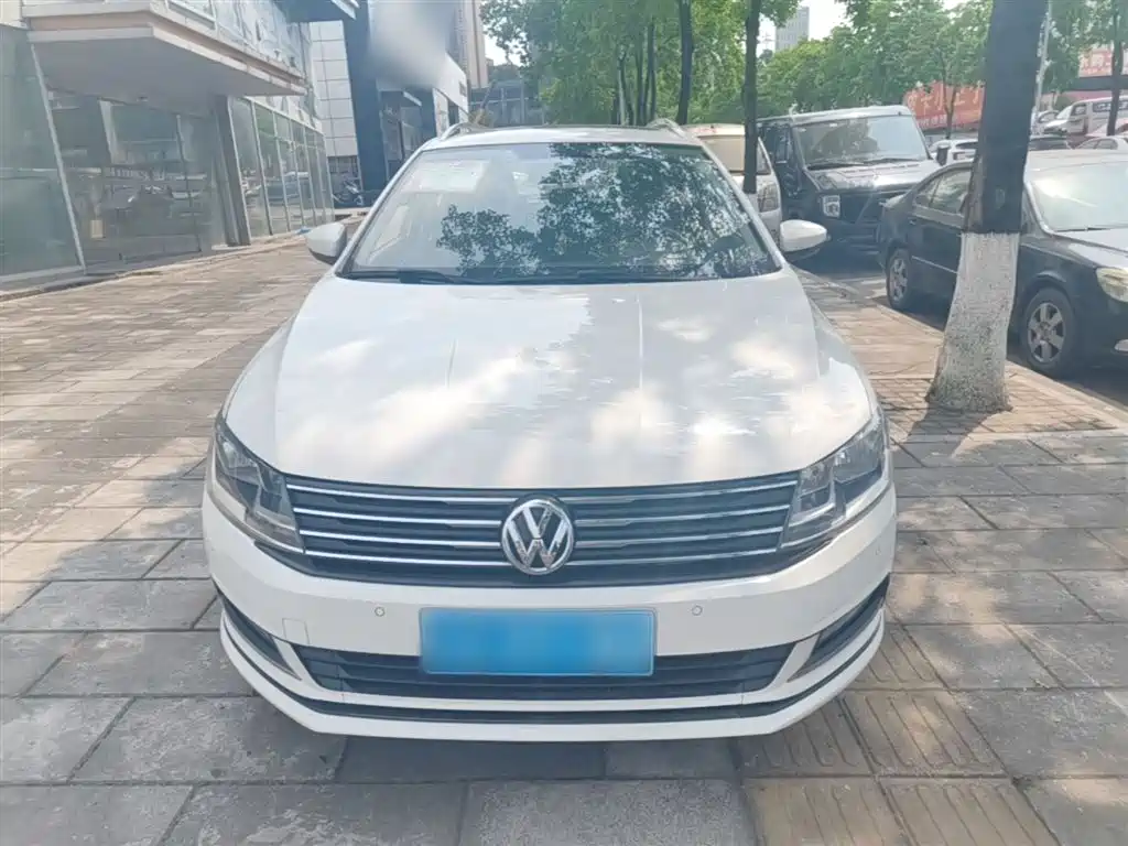 Volkswagen Lavida Tour 2017 180TSI DSG Comfort Edition фото 3
