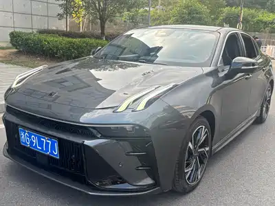 Lynk & Co 03