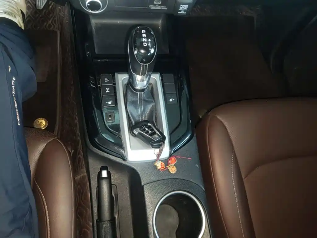 Фото 14 - Isuzu D-MAX