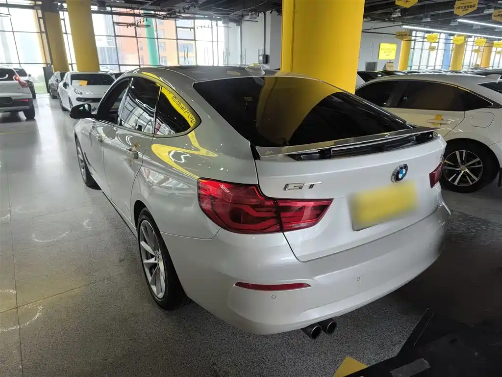 BMW 3 Series GT 2018 320i Fashion фото 5