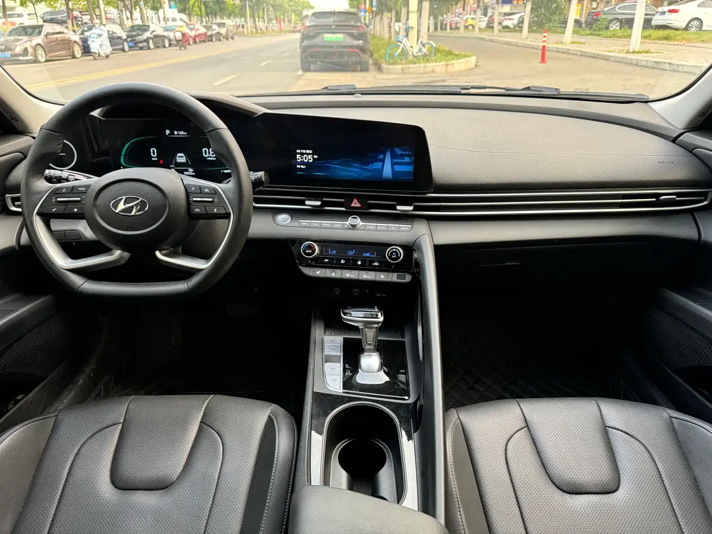 صورة 5 - Hyundai Elantra