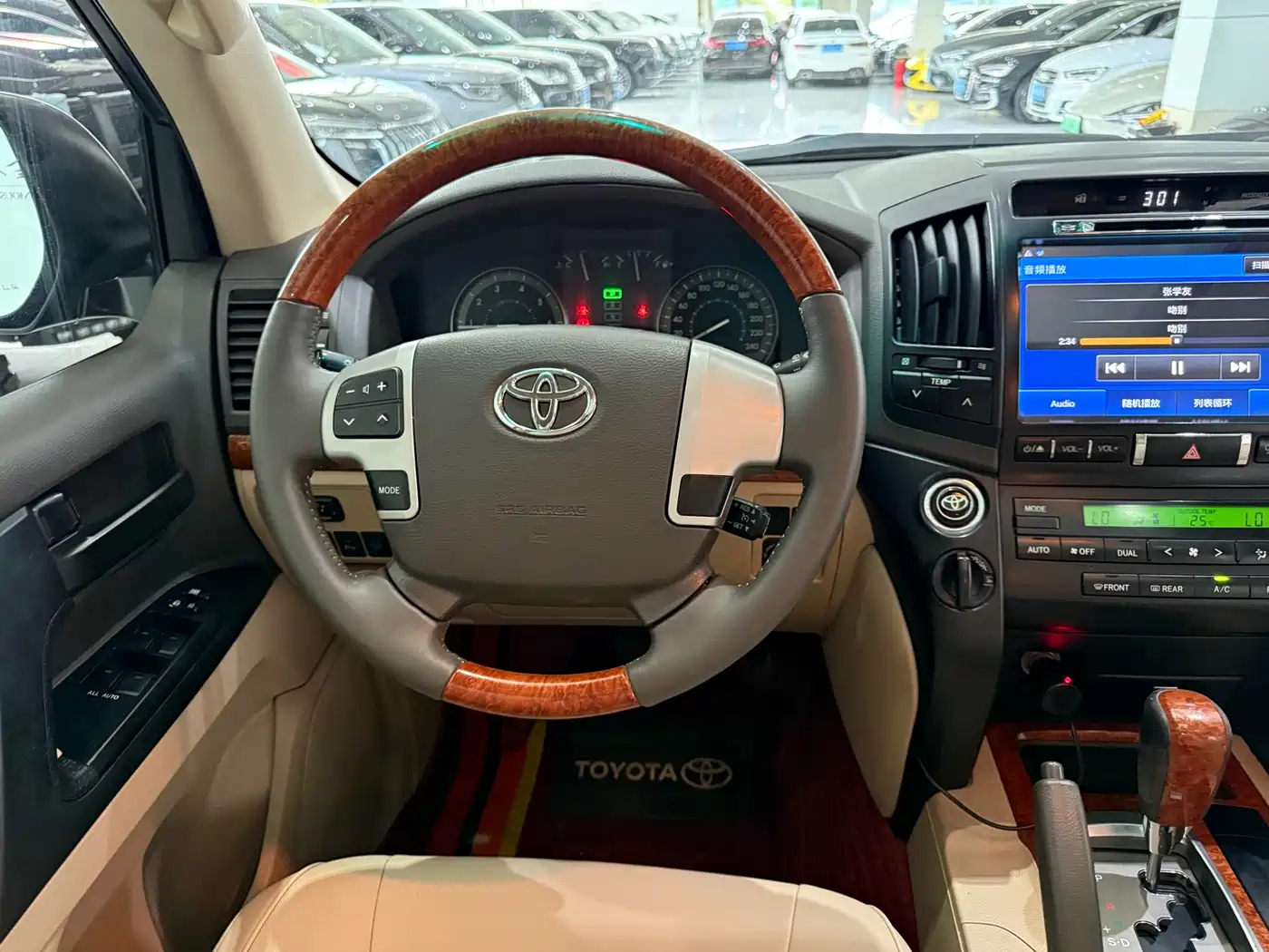 Toyota Land Cruiser (Import) 2015 4.0L V6 Middle East Limited Edition фото 13