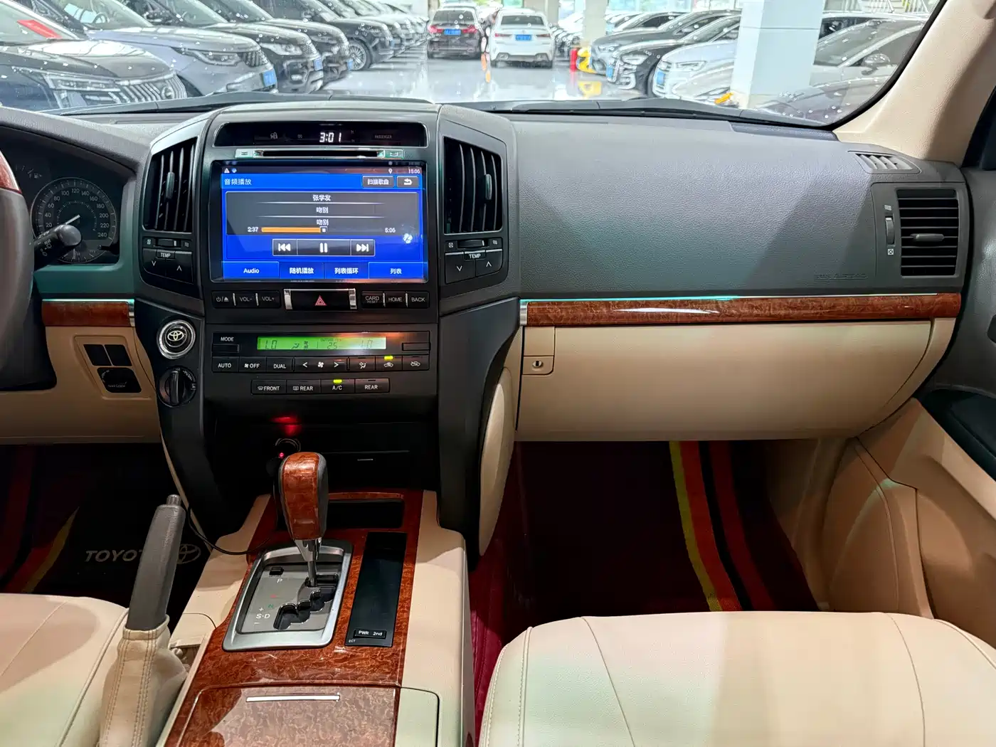 Toyota Land Cruiser (Import) 2015 4.0L V6 Middle East Limited Edition фото 14