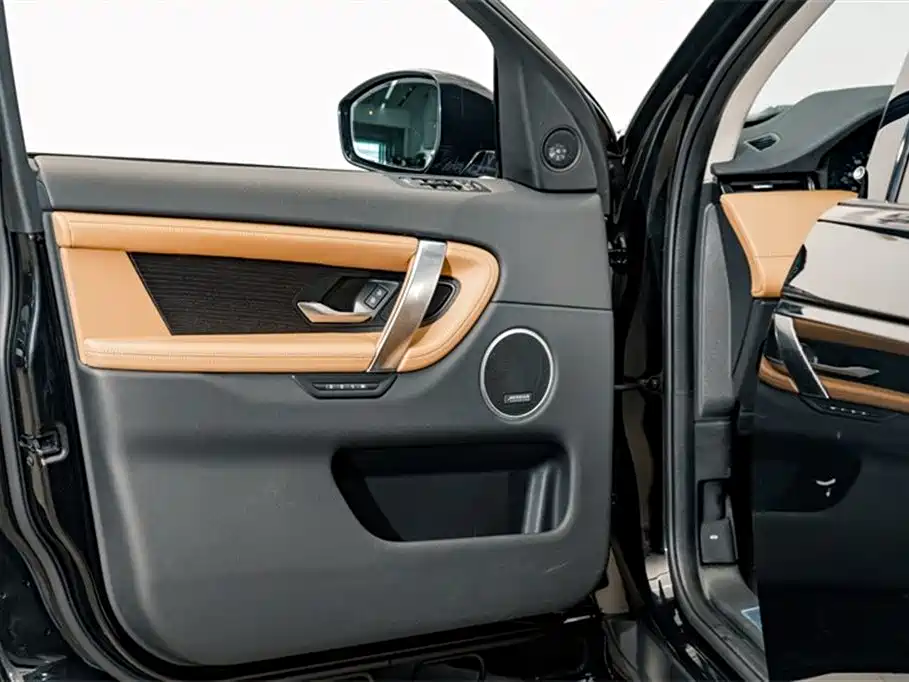 Land Rover Discovery Sport 2024 Luxury Custom Edition фото 17