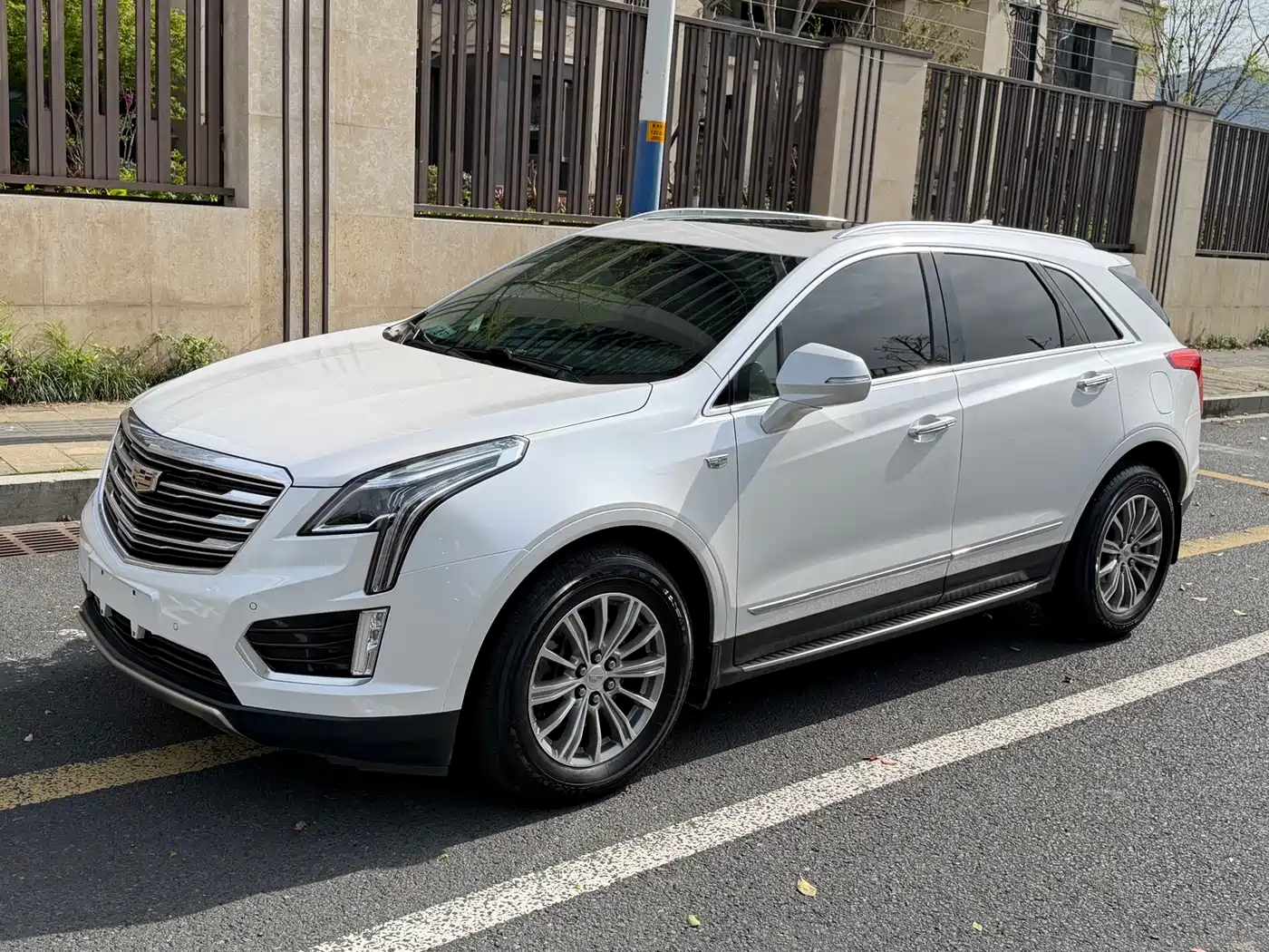 Cadillac XT5 2016 28T AWD Luxury Model фото 2