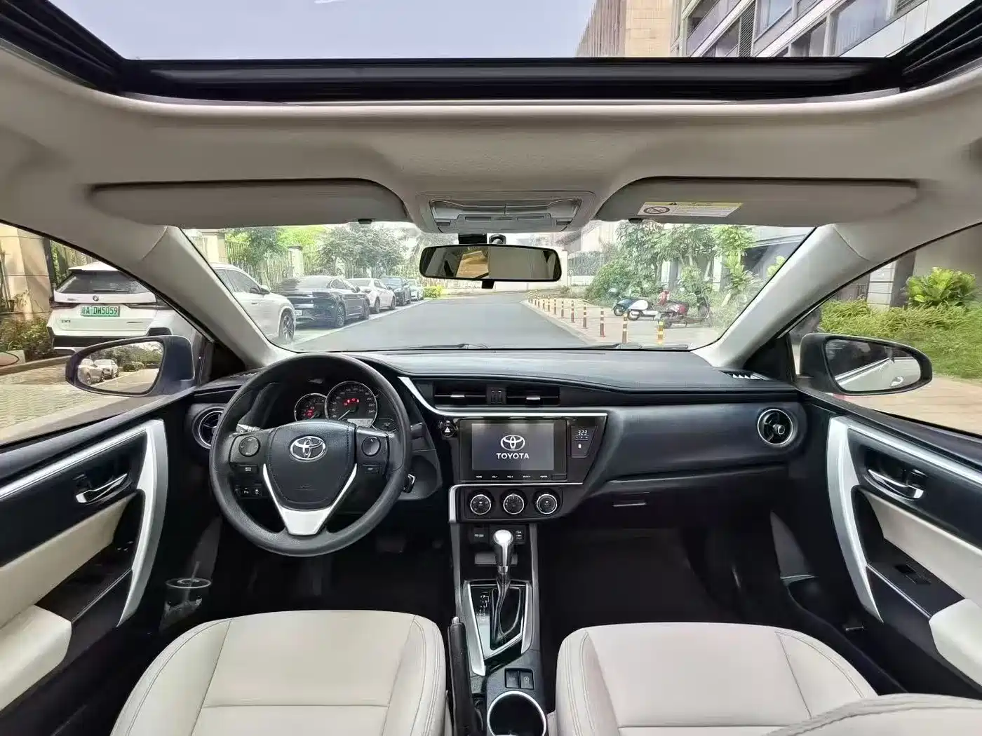 Toyota Levin 2017 Facelift 185T CVT Elite (China V) фото 6