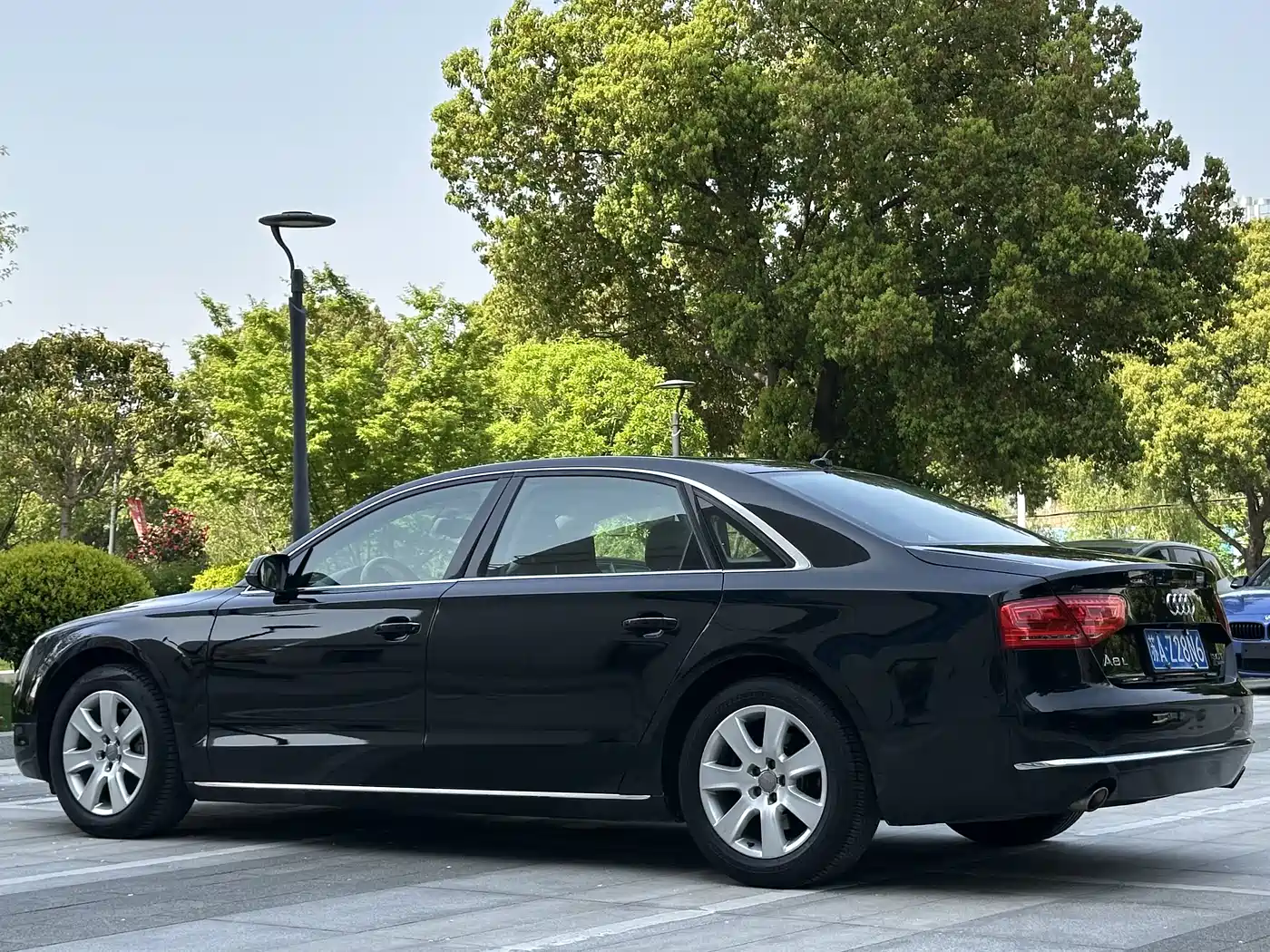 Audi A8 2011 A8L 3.0 TFSI quattro Luxury (213kW) фото 4