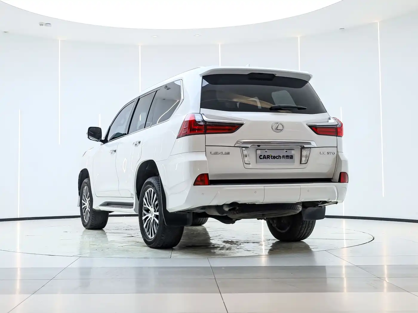 Lexus LX 2016 570 Dynamic Luxury Edition фото 4