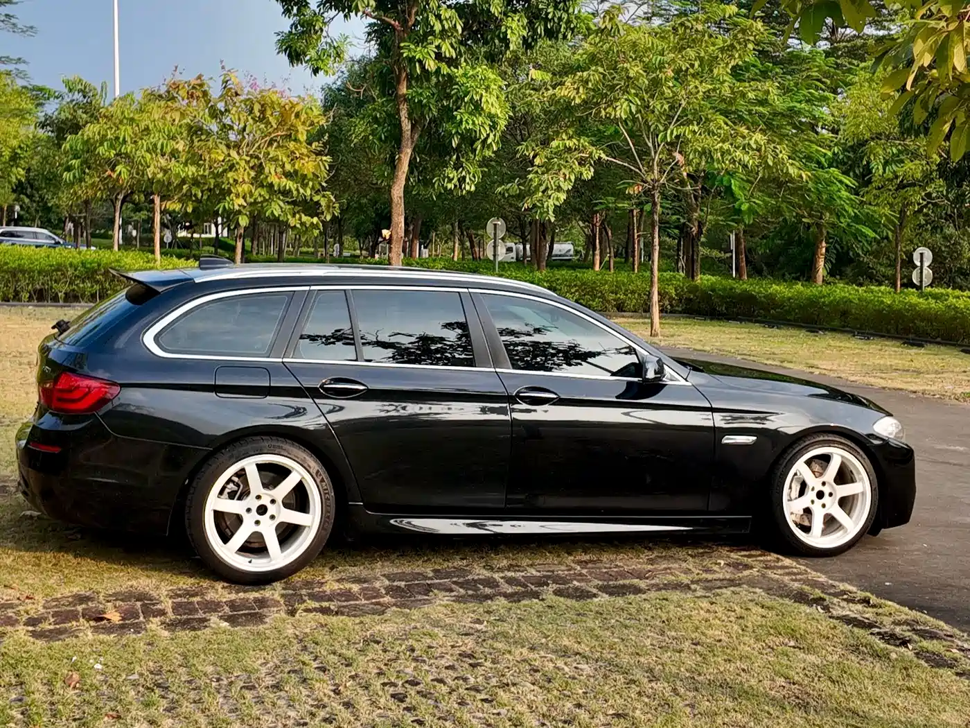 BMW 5 Series (Import) 2012 2012 530i Leading Touring Edition