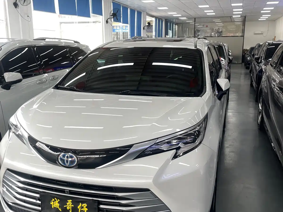 Toyota Toyota Sienna 2021 2.5L Hybrid Ultimate Edition