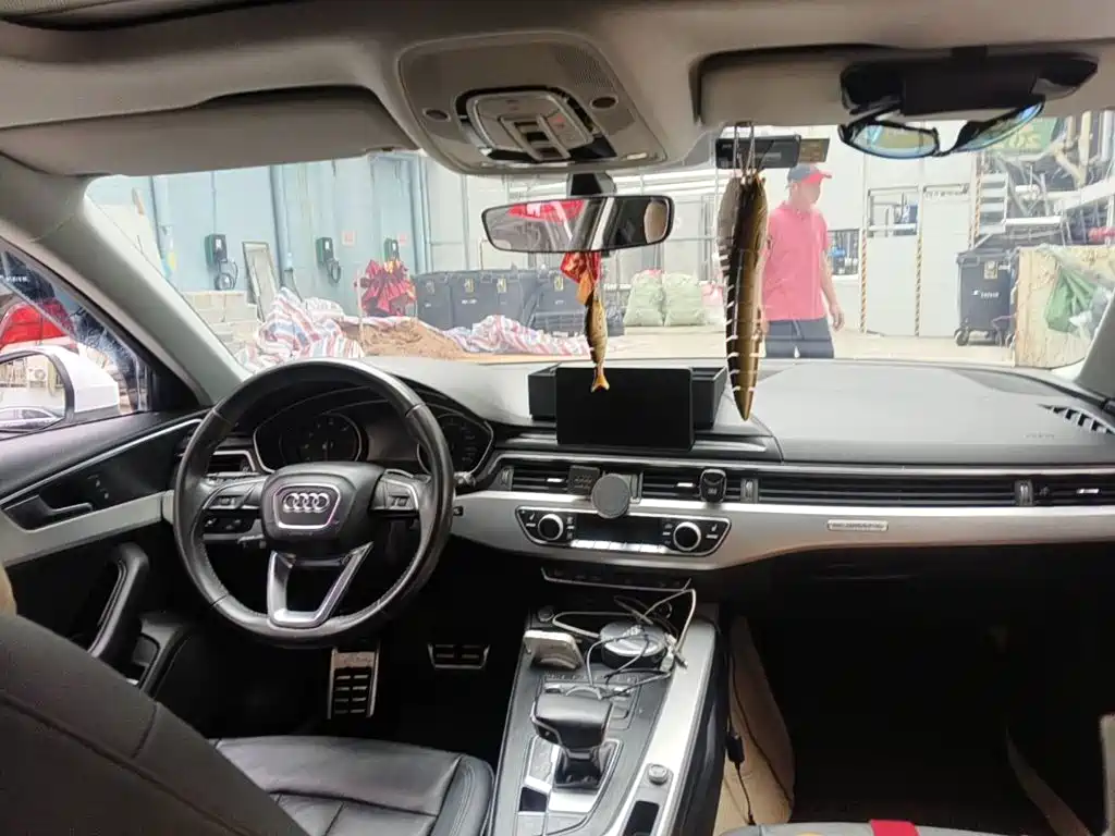 Фото 11 - Audi A4 (Import)