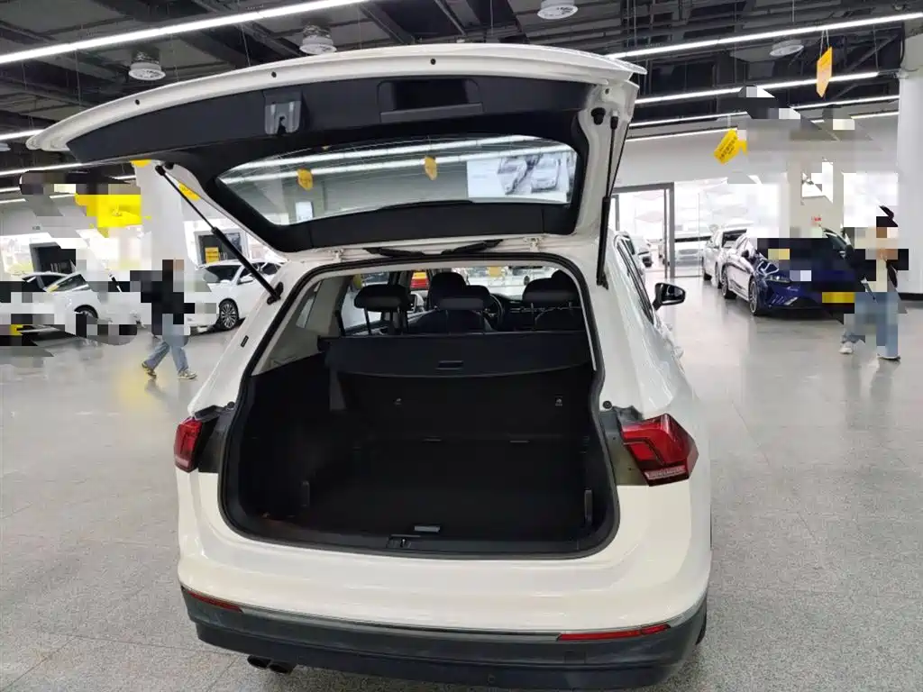 Volkswagen Tiguan L 2017 330TSI Automatic 2WD Comfort Edition фото 19