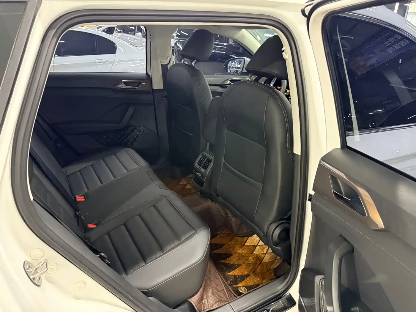 Volkswagen Tharu 2022 280TSI FWD Luxury Edition фото 12