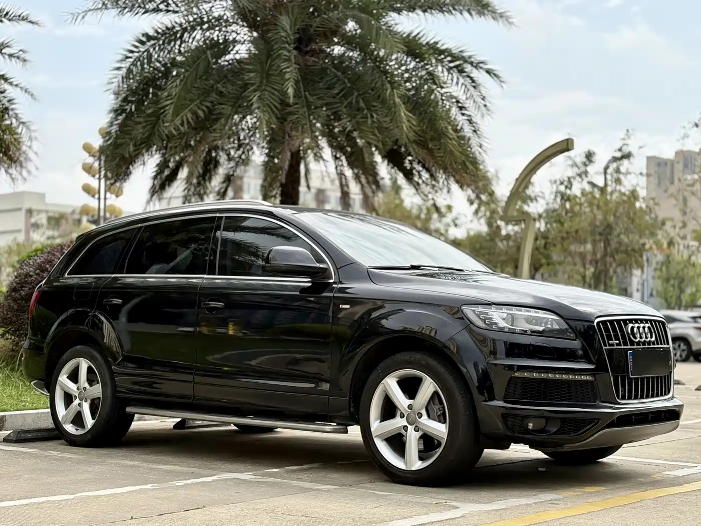 Photo 3 - Audi Q7