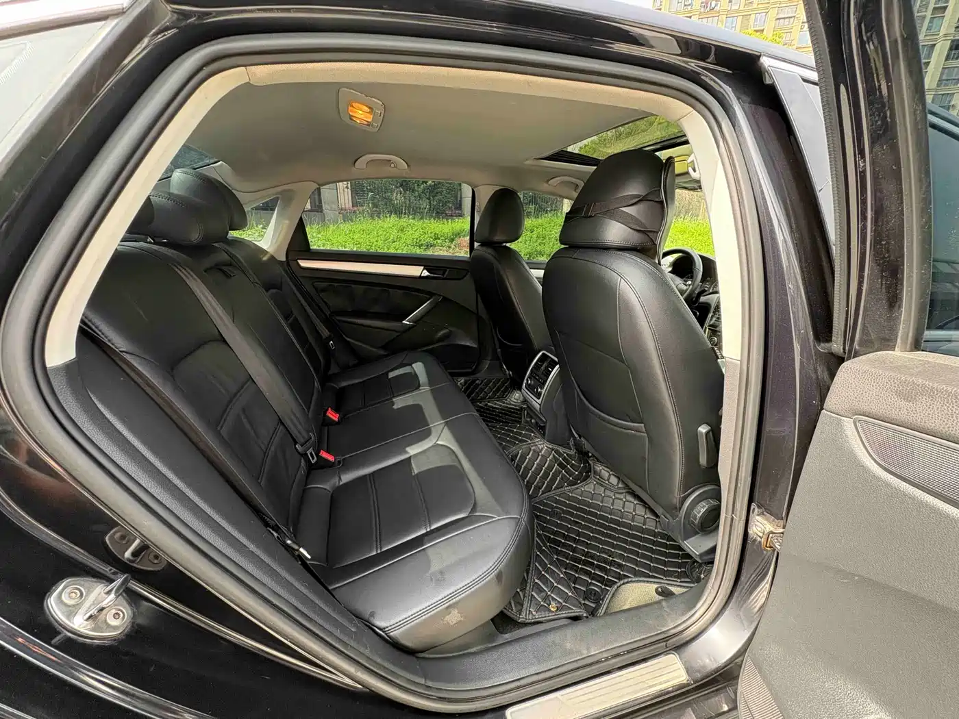Volkswagen Passat 2014 1.8TSI DSG Luxury Edition фото 18