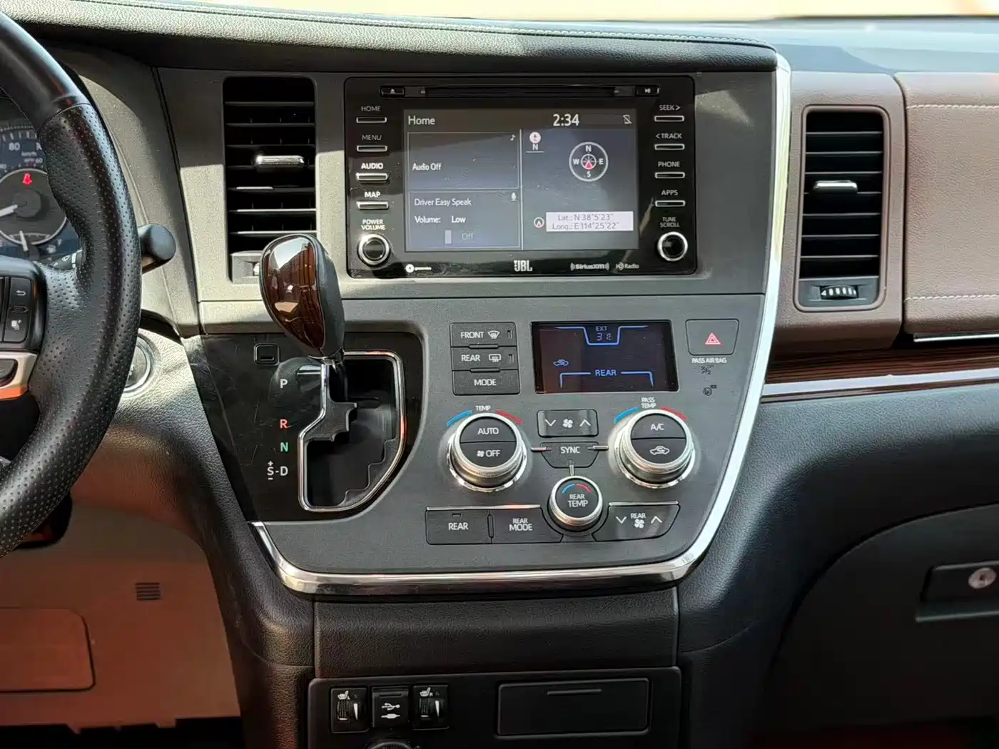 Toyota Sienna 2015 3.5L 4WD L фото 11