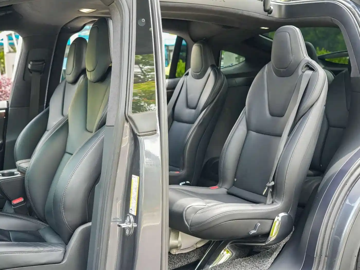TESLA MODEL X