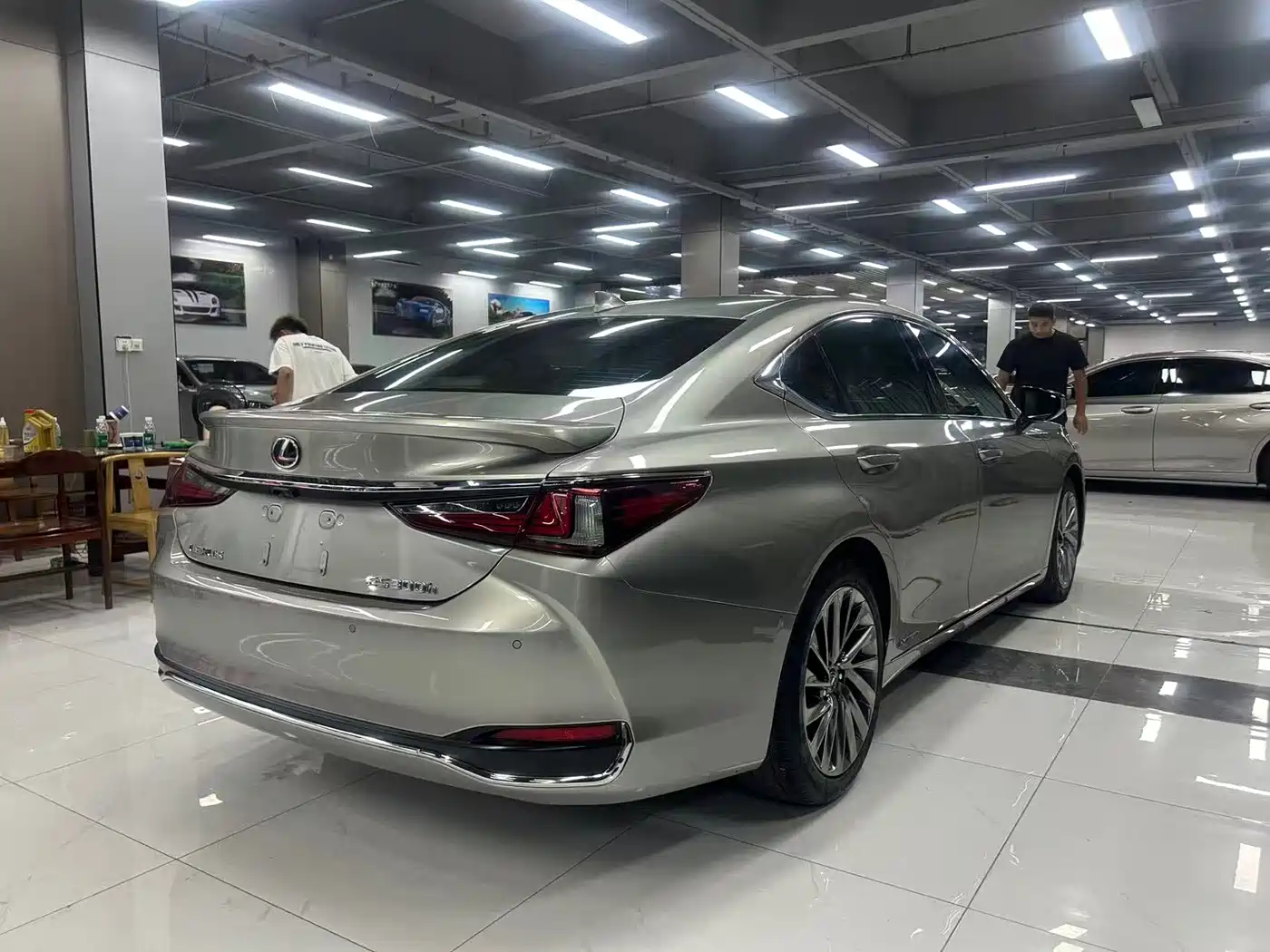 Фото 14 - Lexus ES
