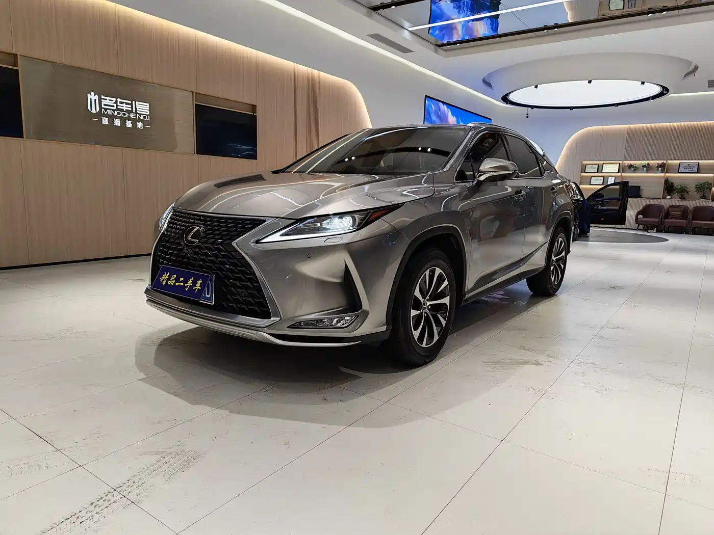 Фото 1 - Lexus RX