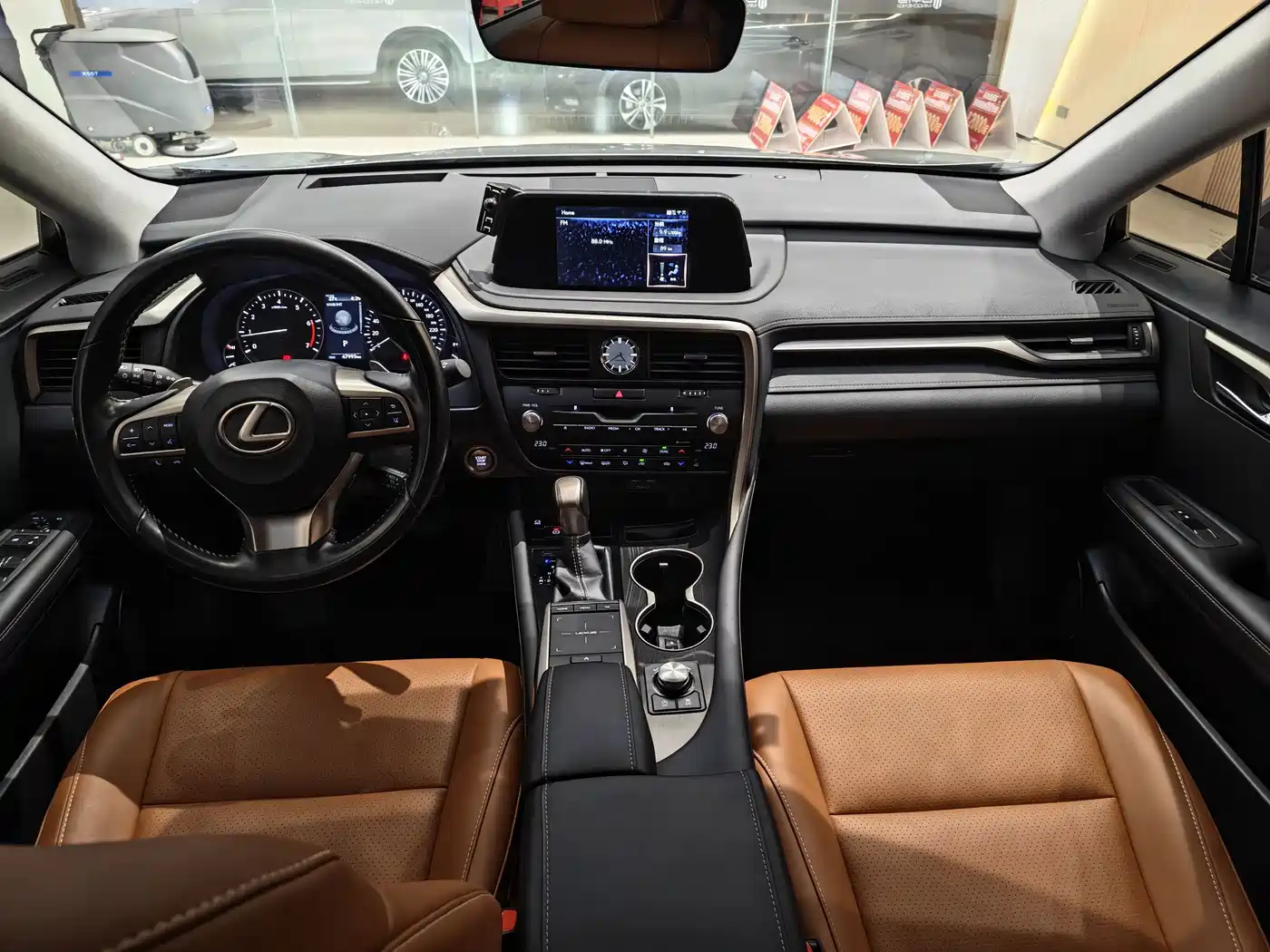 Фото 12 - Lexus RX