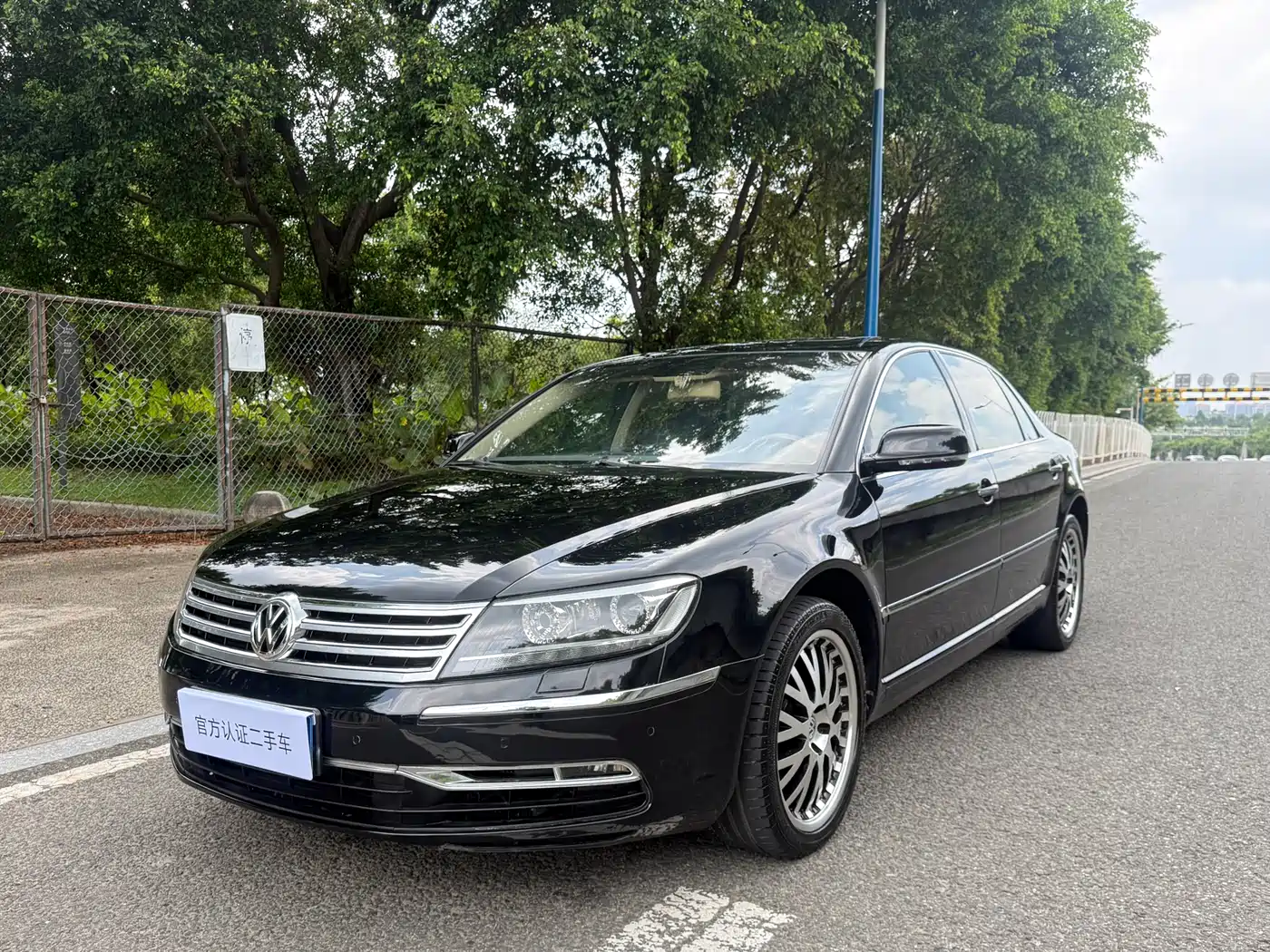 Volkswagen Phaeton 2011 3.6L V6 4-seat Long Wheelbase Individual