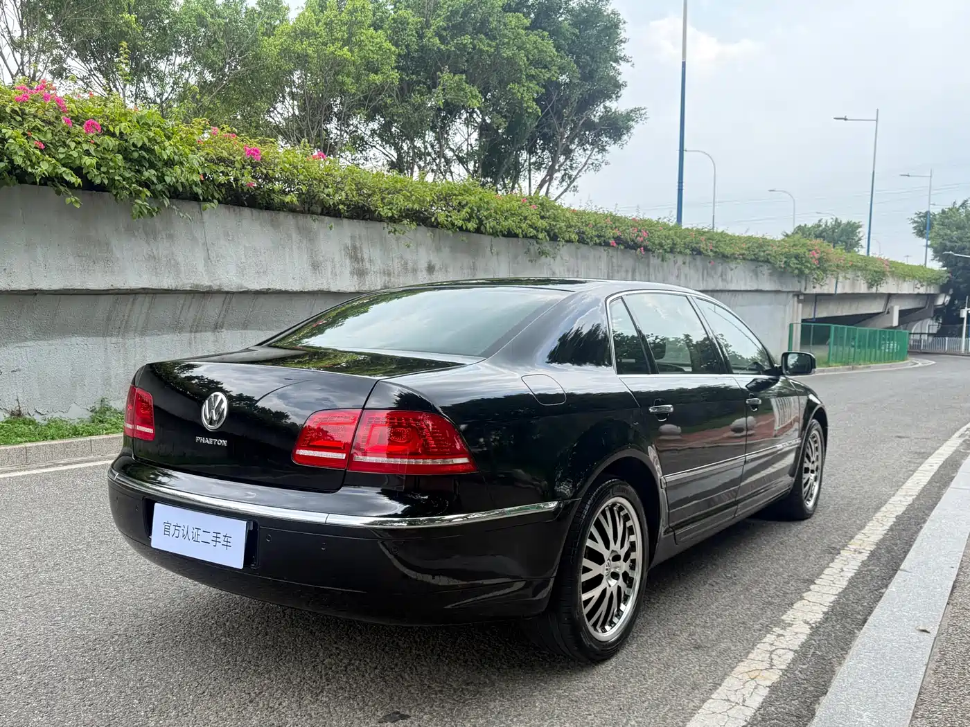 Volkswagen Phaeton 2011 3.6L V6 4-seat Long Wheelbase Individual фото 6