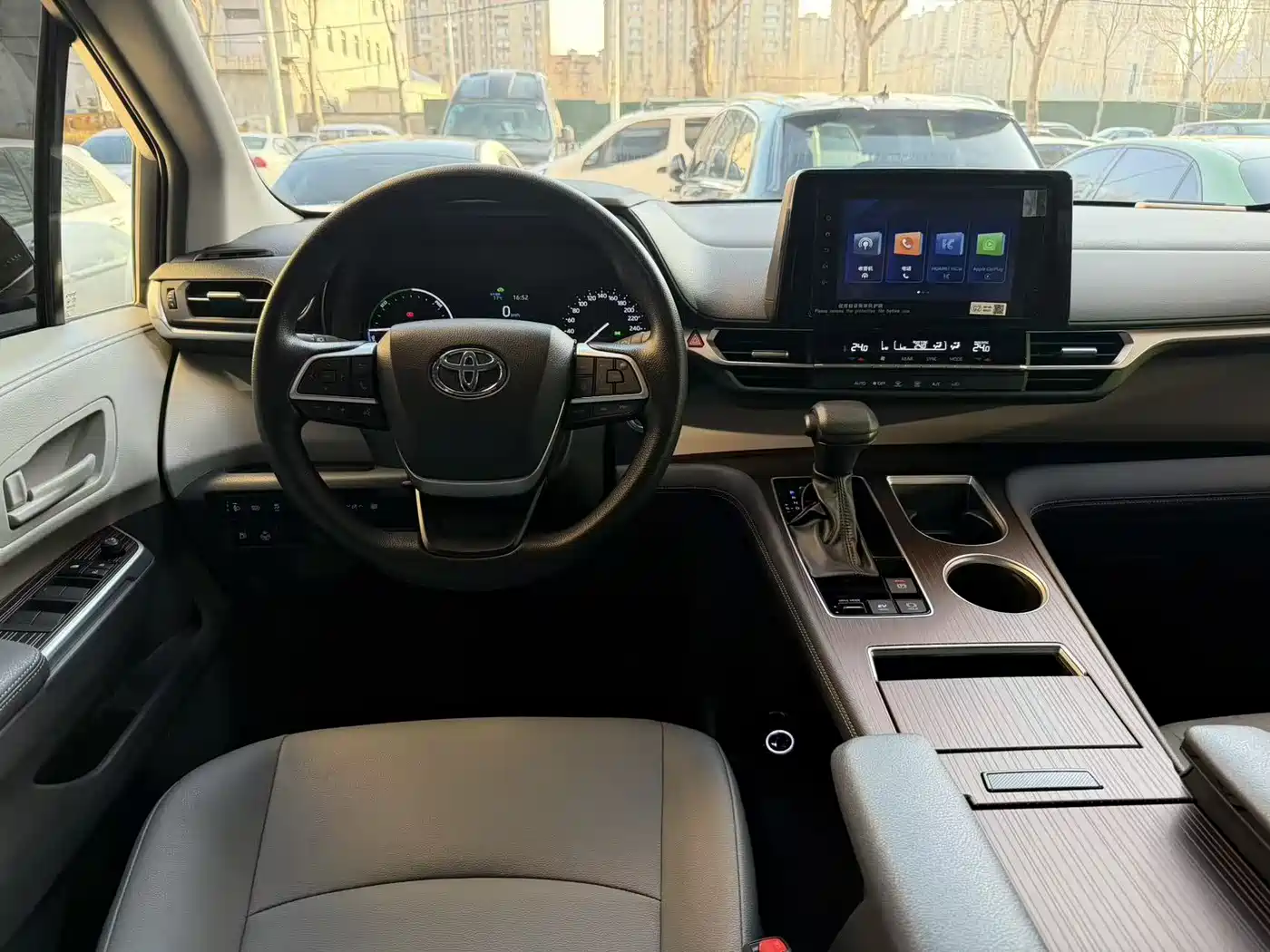 Toyota Granvia 2024 2.5L Hybrid Comfort фото 7