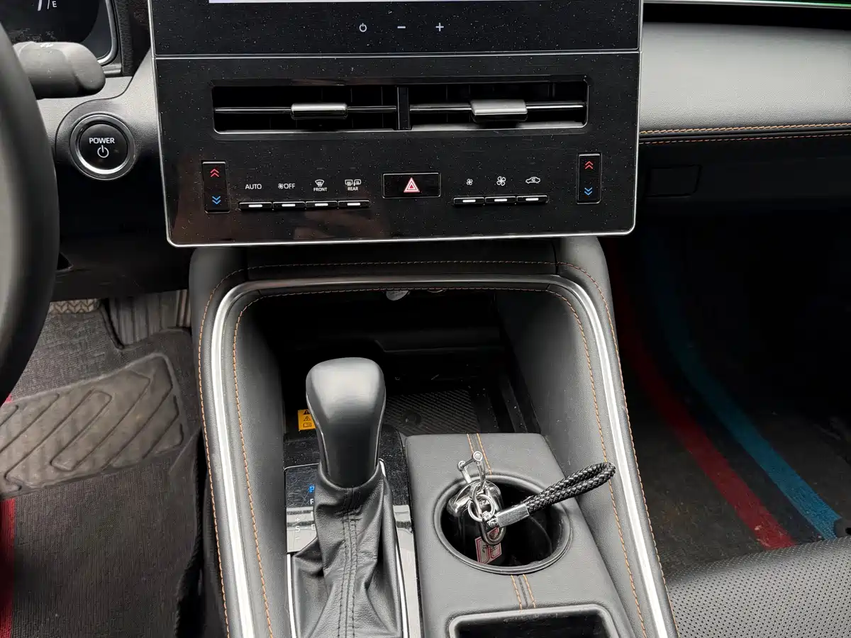 Toyota Avalon 2024 Model Hybrid 2.0L Premium Selection Edition фото 8