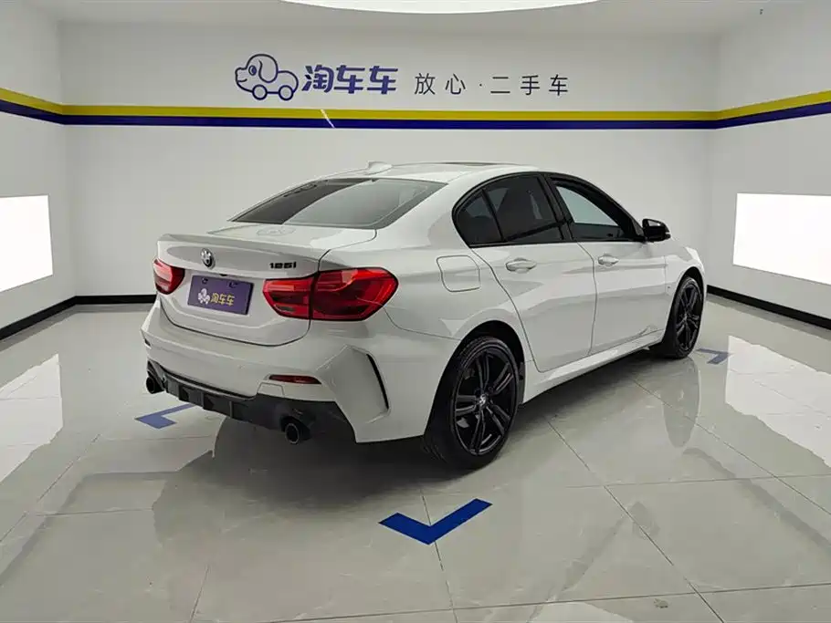 BMW 1 Series 2022 125i M Sport Shadow Edition фото 3