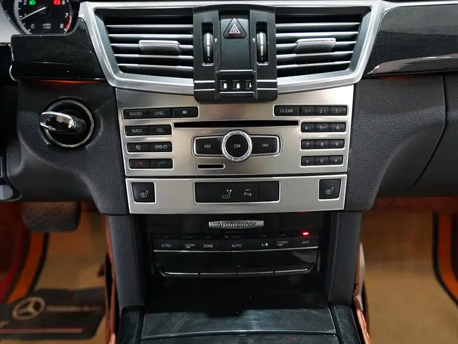 Mercedes-Benz E-Class 2013 Model E 260 L CGI Fashion фото 11