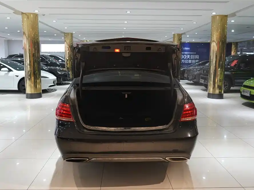 Mercedes-Benz E-Class 2013 Model E 260 L CGI Fashion фото 7