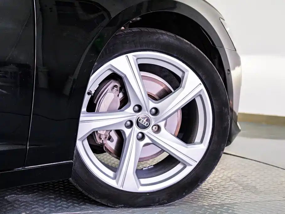Фото 6 - Audi A6L