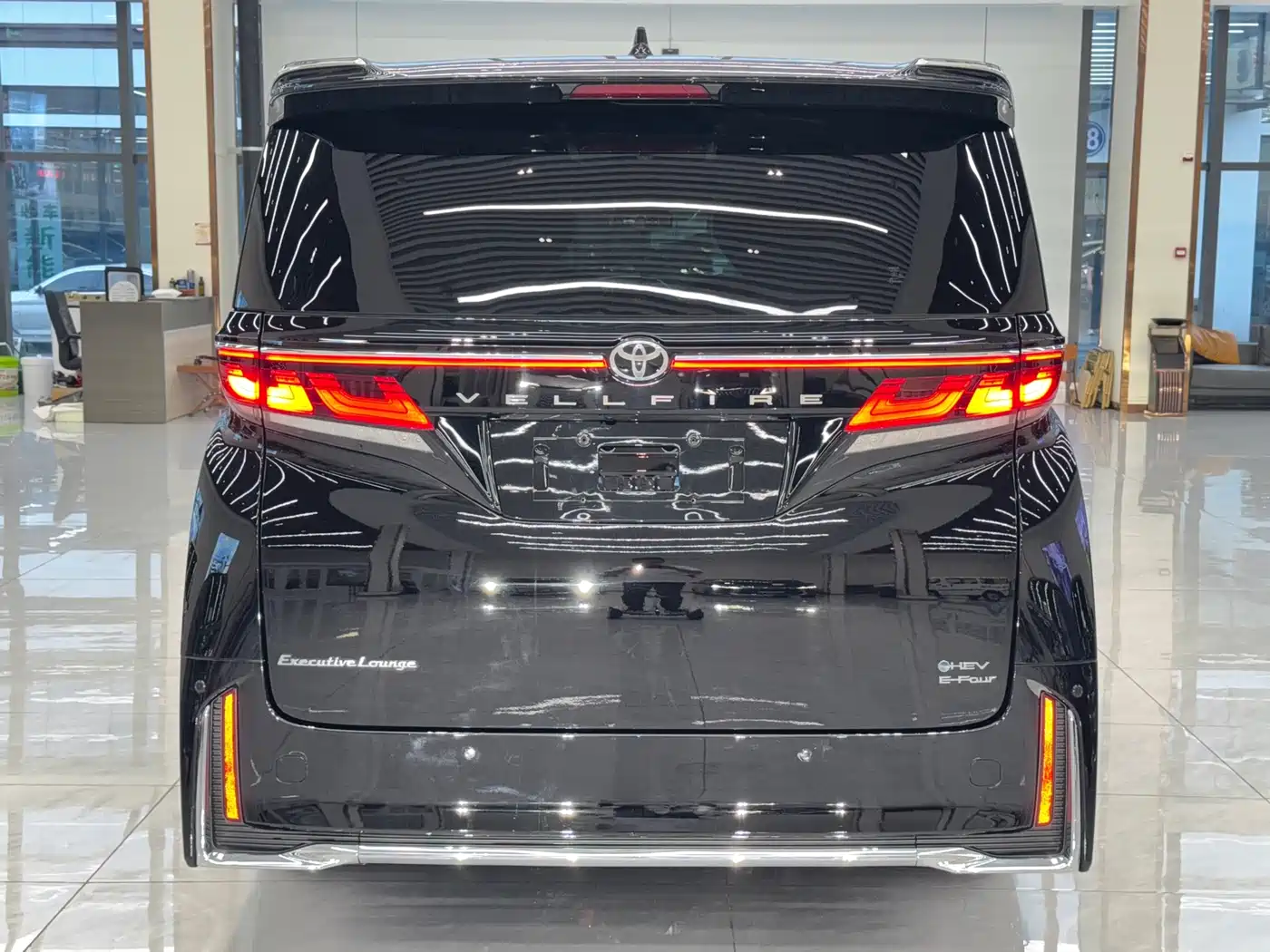Фото 14 - Toyota Vellfire