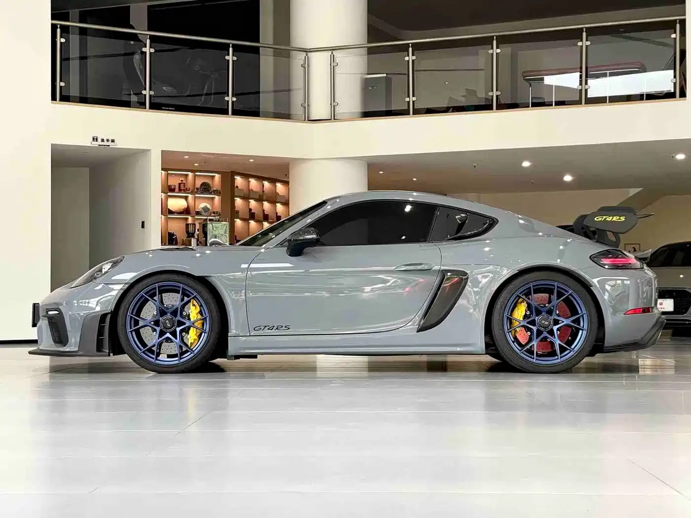 Фото 2 - Porsche 718