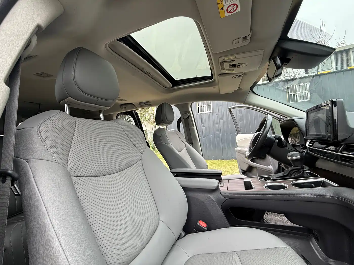 Toyota Sienna 2021 2.5L Hybrid Luxury Edition фото 14