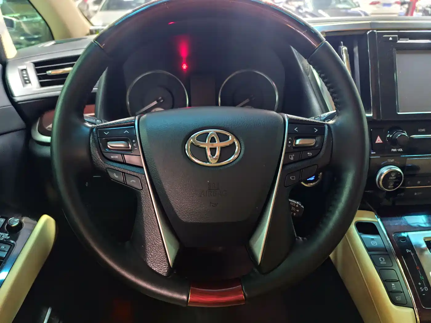 Toyota Alphard 2018 3.5L Luxury фото 10