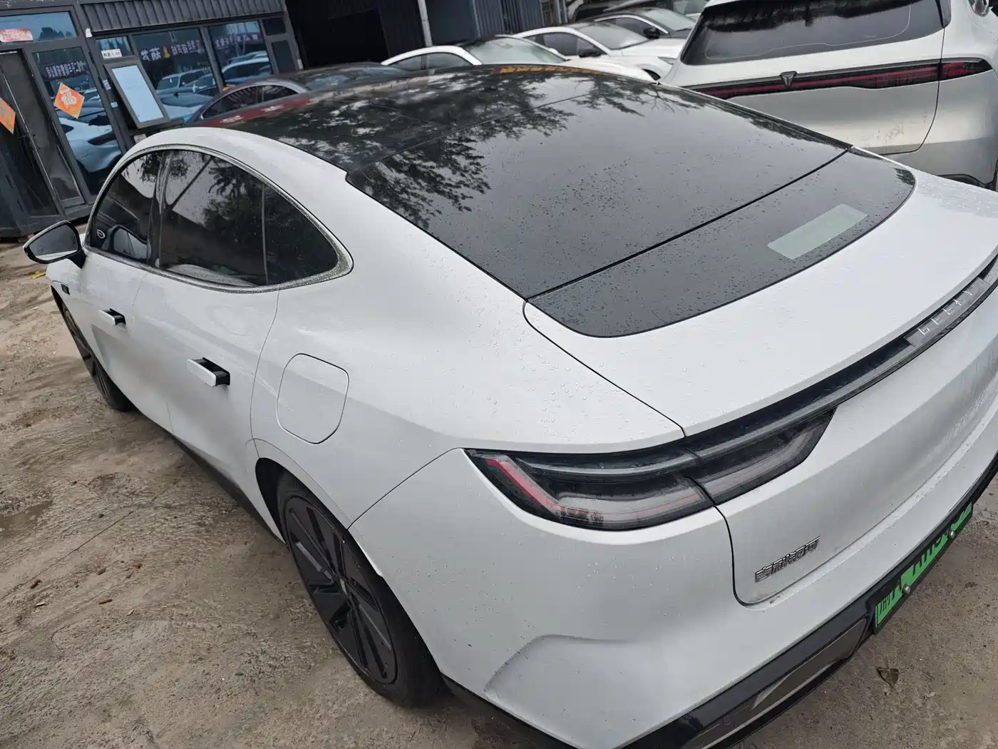 Geely Galaxy Galaxy E8 2024 665km RWD Starship Voyager Edition фото 6