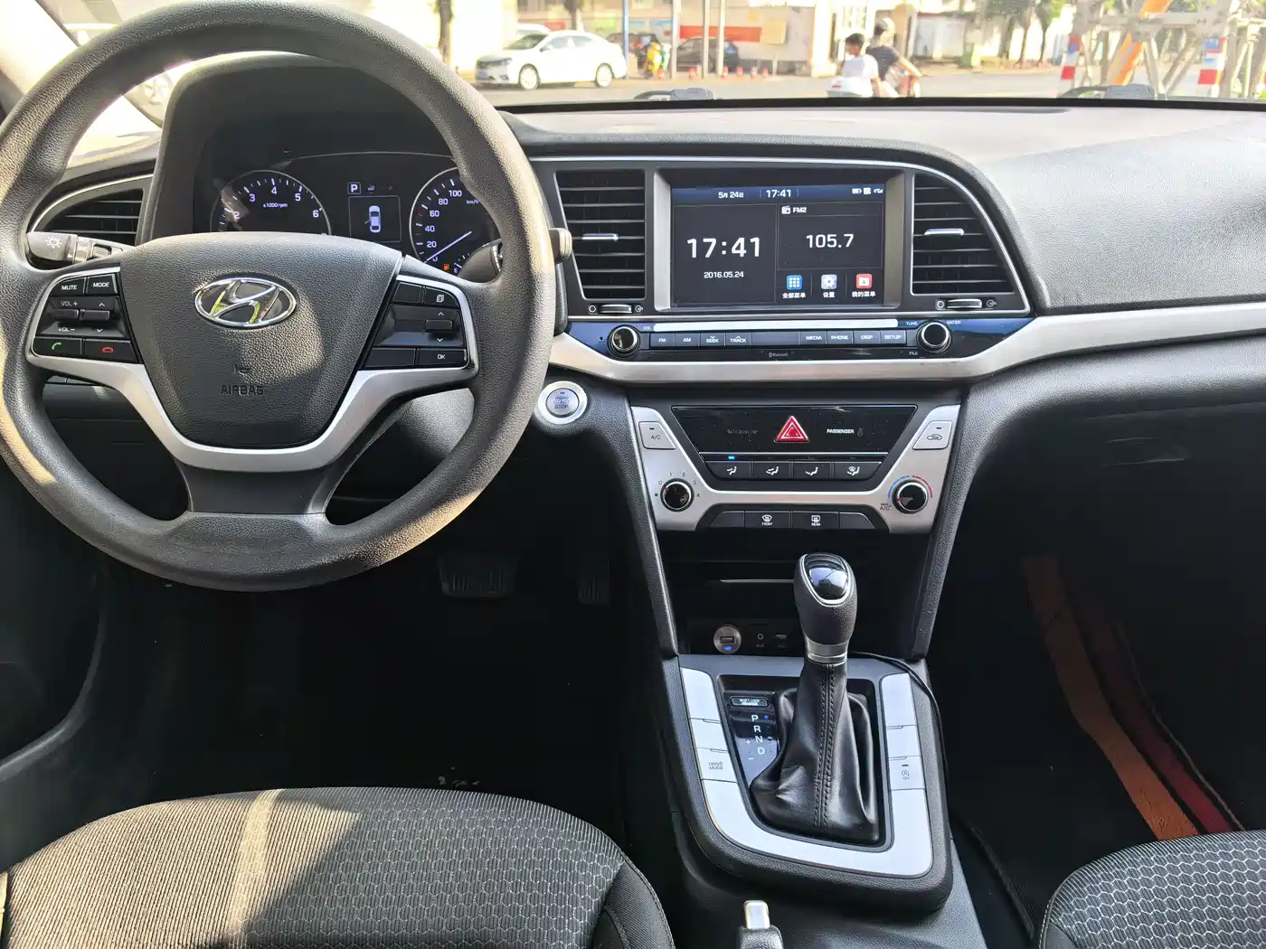 Hyundai Elantra 2018 1.6L Automatic 15th Anniversary Special Edition фото 8