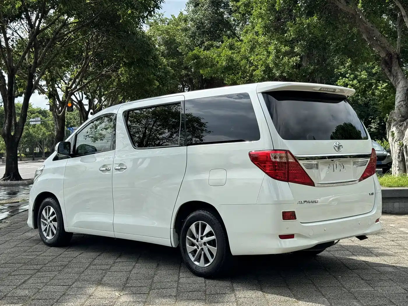 Toyota Alphard 2012 3.5L Luxury Edition фото 4