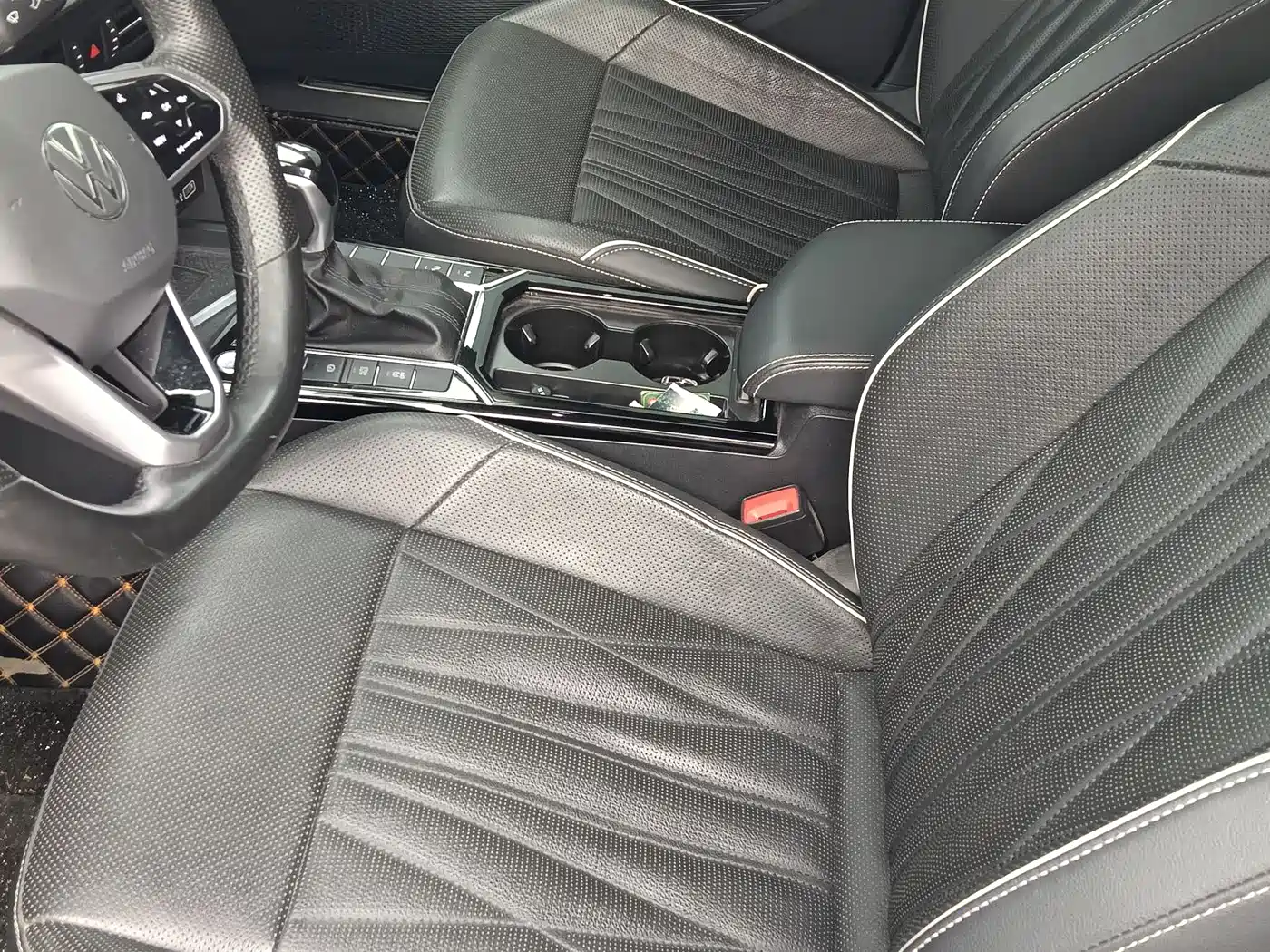 Volkswagen Passat 2023 330TSI Luxury Edition фото 8