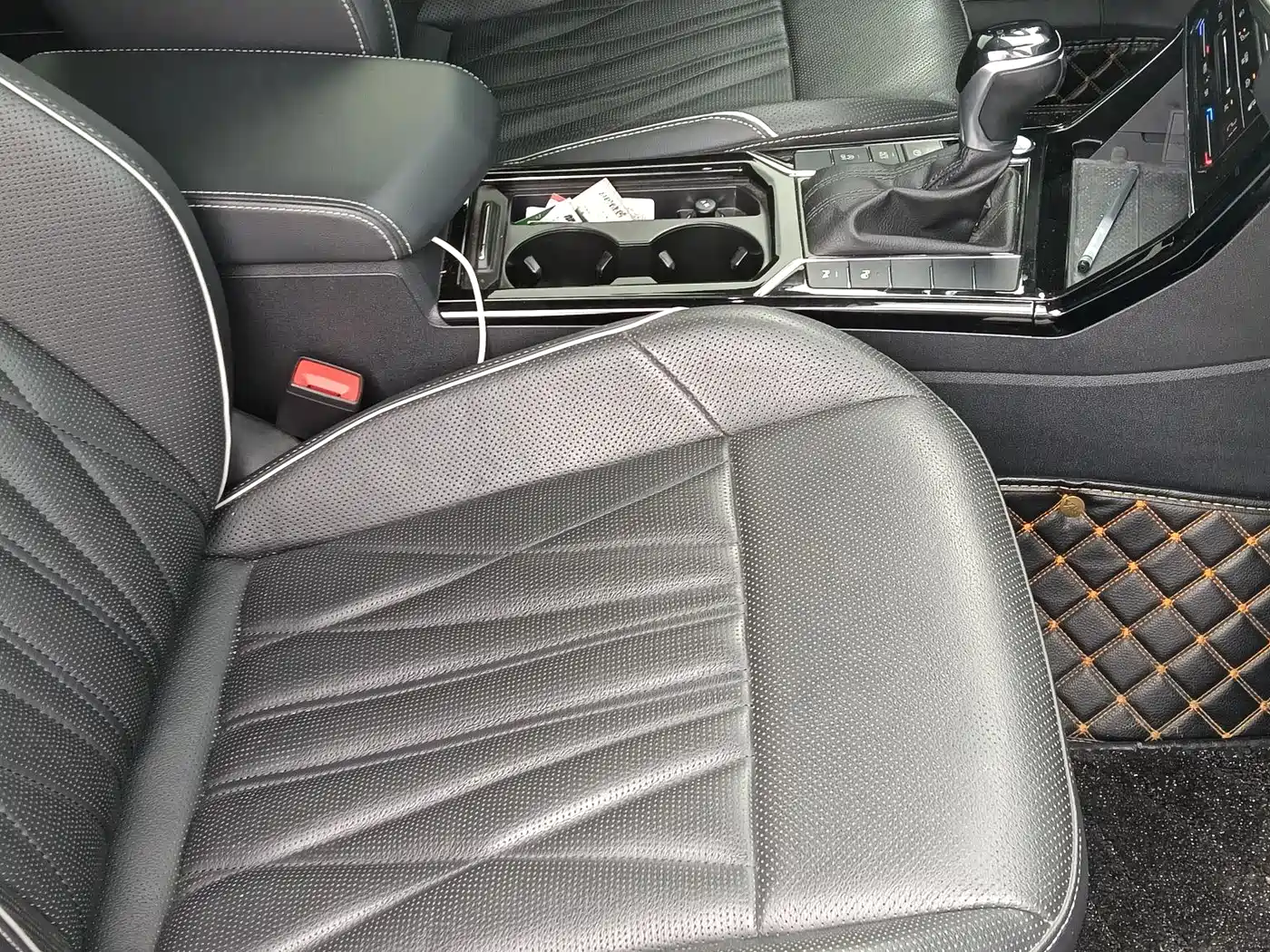 Volkswagen Passat 2023 330TSI Luxury Edition фото 11