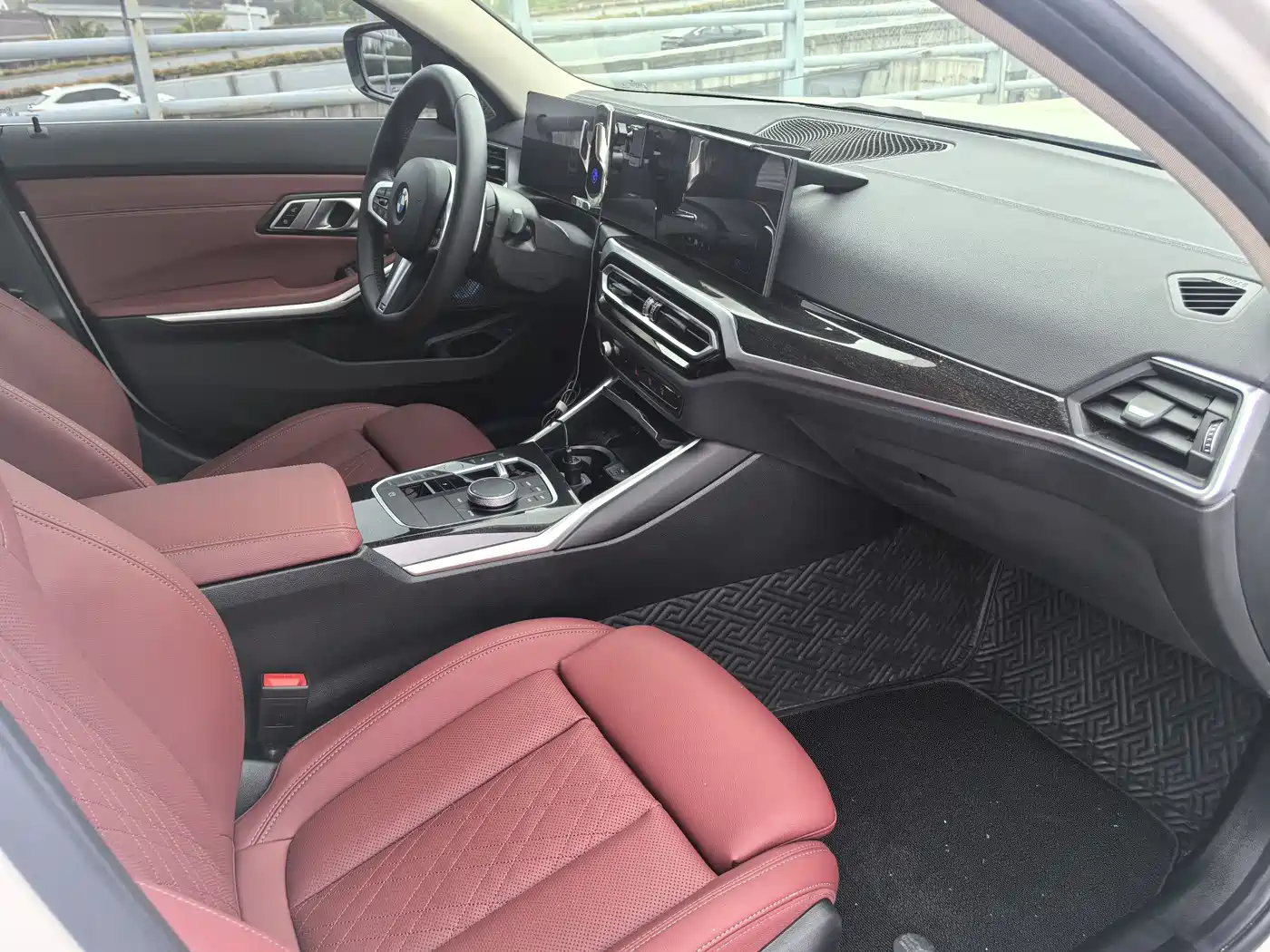 BMW 3 Series 2024 325Li M Sport Package фото 12