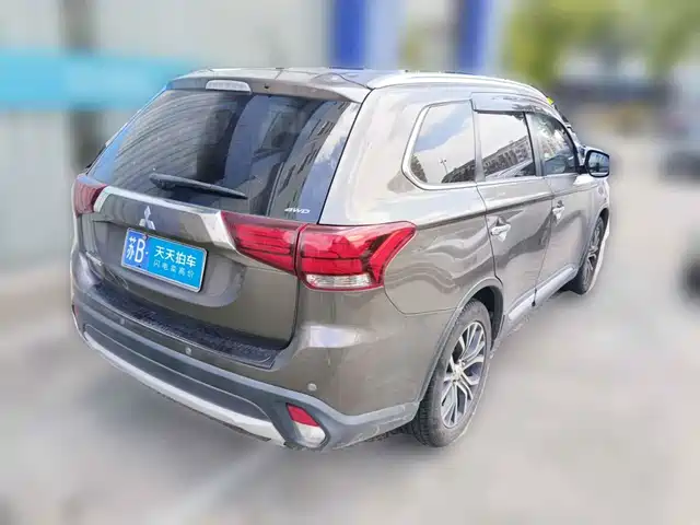 Mitsubishi Outlander (Import) 2016 2.4L 4WD Elite 5-seater — фото 2
