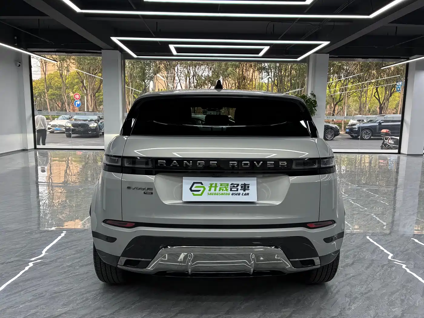 Land Rover Range Rover Evoque 2022 Facelift Range Rover Evoque L 249PS R-Dynamic Luxury фото 8