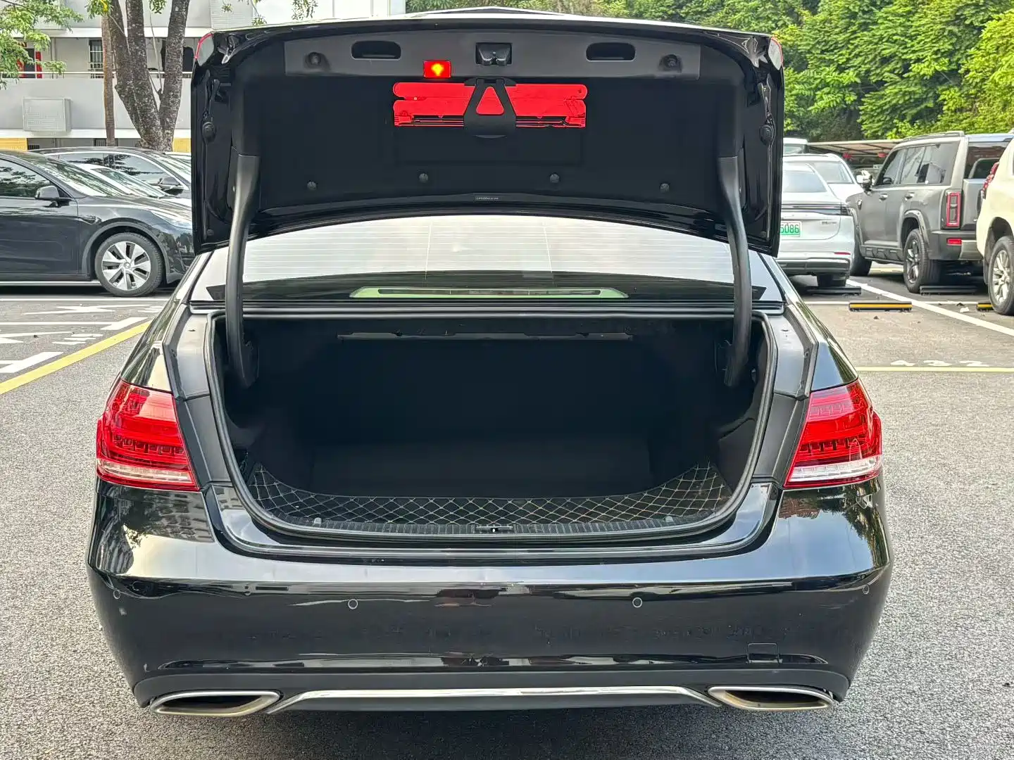 Photo 9 - Mercedes-Benz E-Class